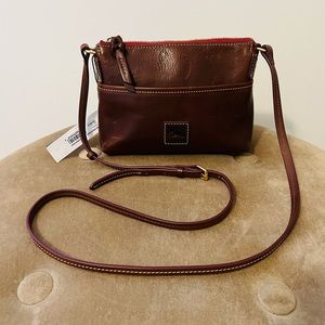 🌸Beautiful Dooney Bourke Ginger Crossbody with keyfob🌸 Chestnut